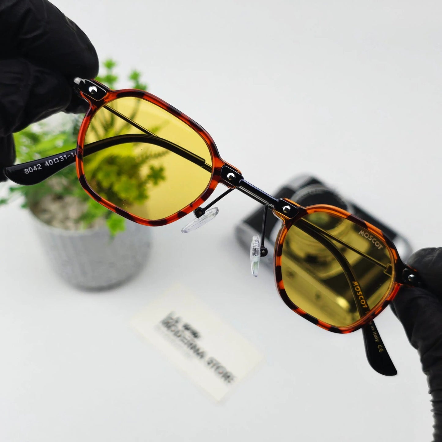 MOSCOT ZEBRA YELLOW LENSES TIGRED FRAME