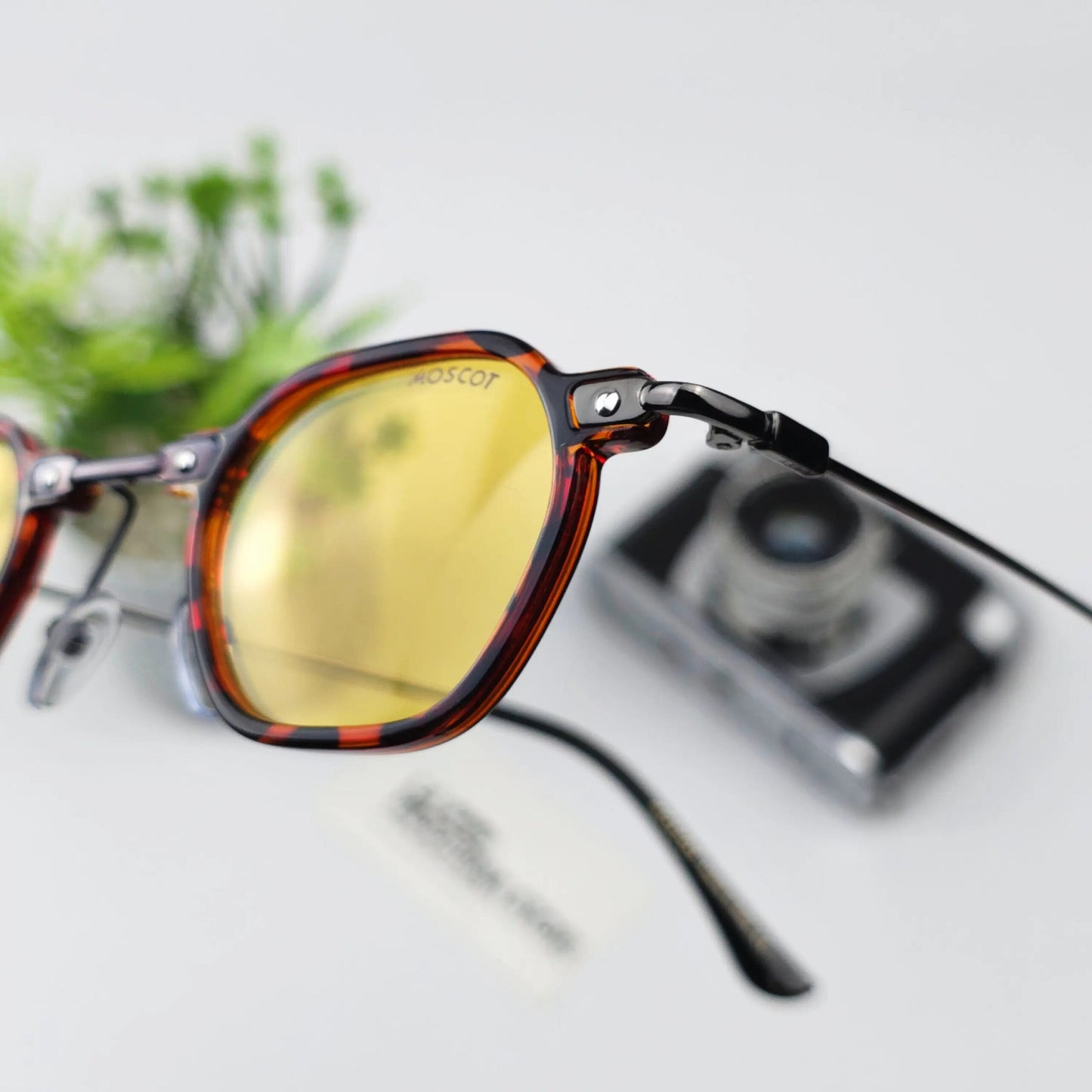 MOSCOT ZEBRA YELLOW LENSES TIGRED FRAME