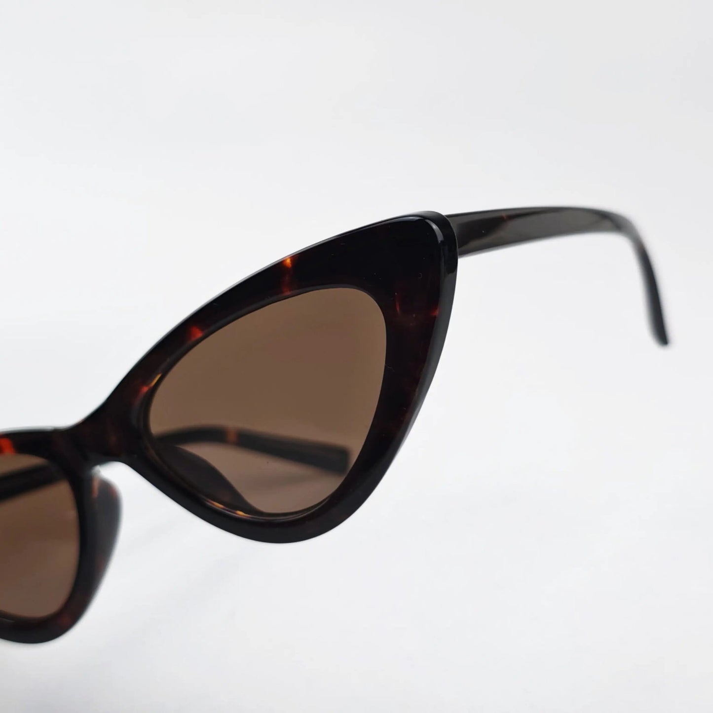 CAT EYE BROWN