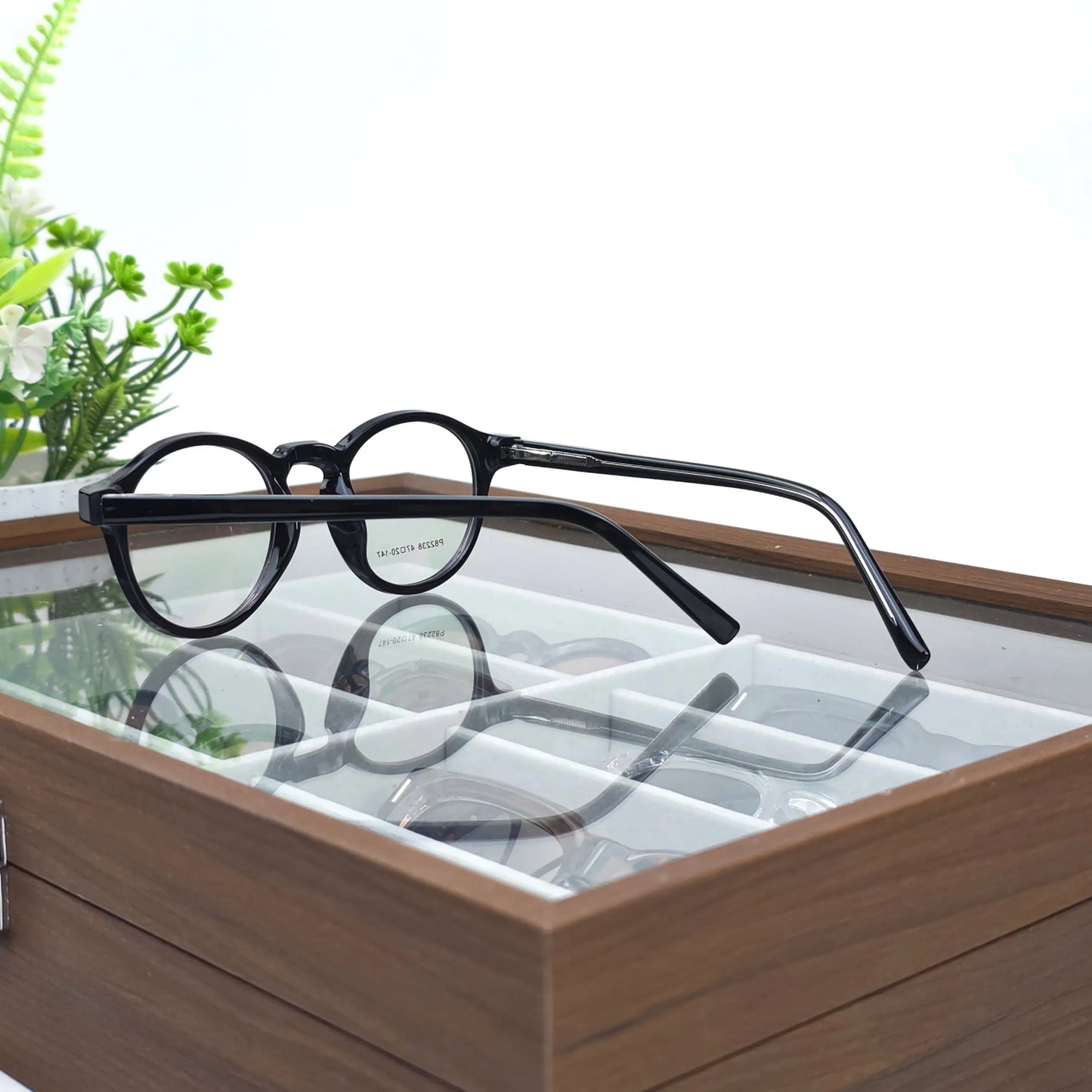 TOMCI BLACK