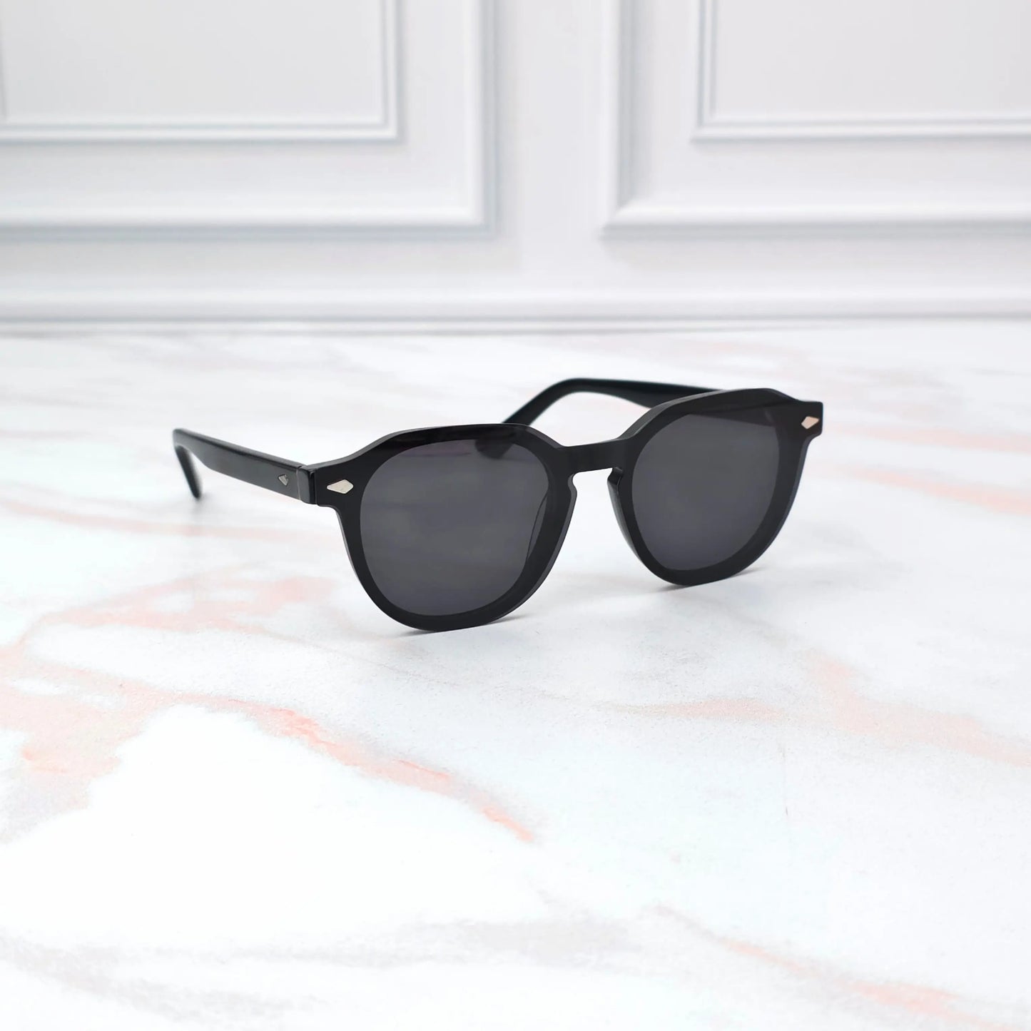 LEVINA BLACK