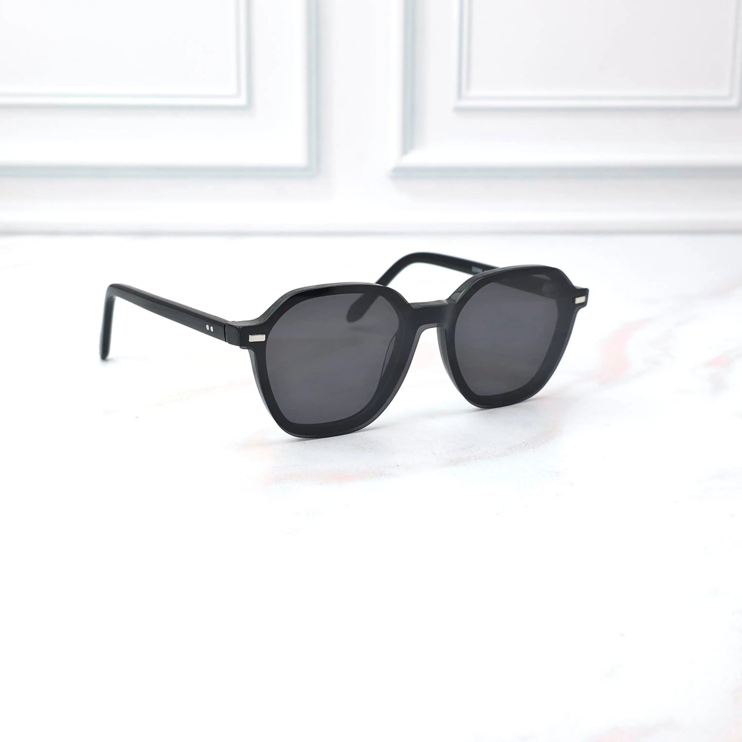 GLADESS BLACK