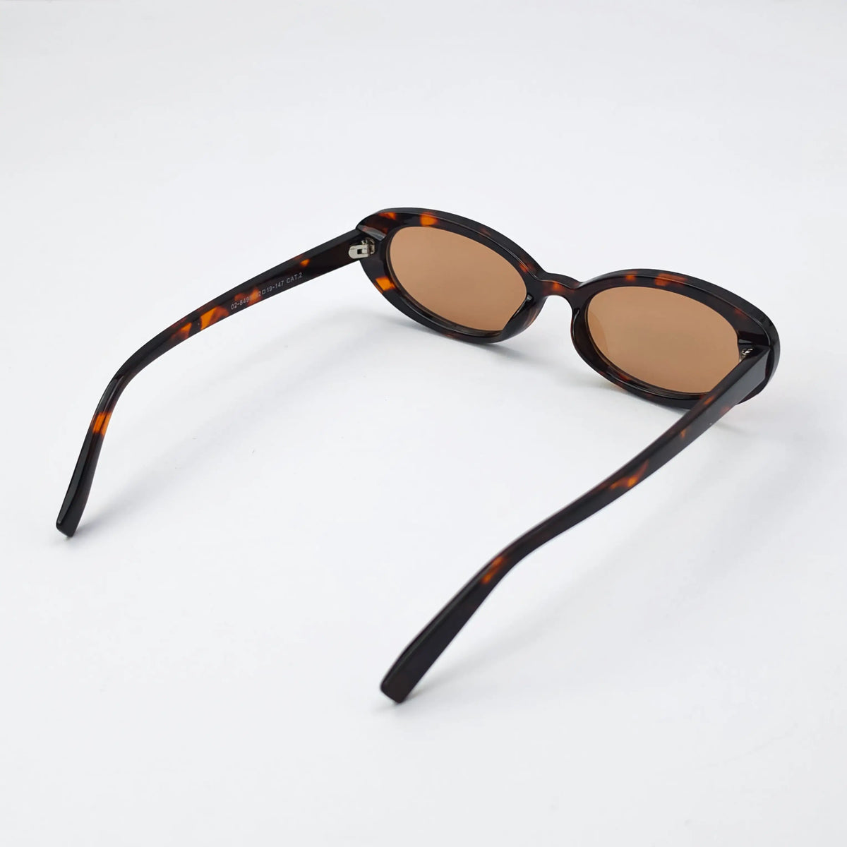 CAT EYE BROWN