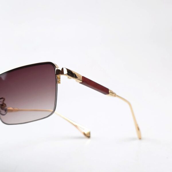 VELENA BROWN - Image 3